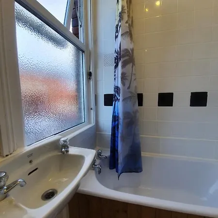 منزل للإقامة ** Lovely & Cosy Deluxe Double Bedroom + Parking** *