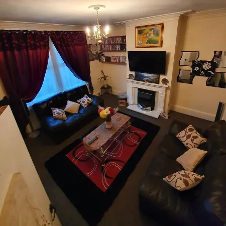 Alloggio in famiglia ** Lovely & Cosy Deluxe Double Bedroom + Parking**