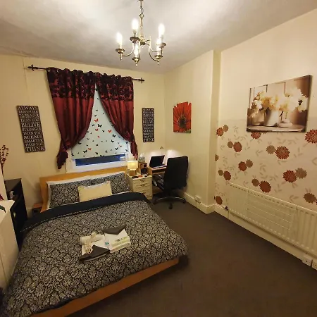 ** Lovely & Cosy Deluxe Double Bedroom + Parking** * Leeds (West Yorkshire)