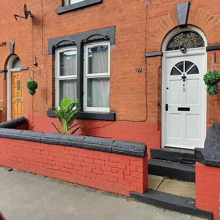 ** Lovely & Cosy Deluxe Double Bedroom + Parking**