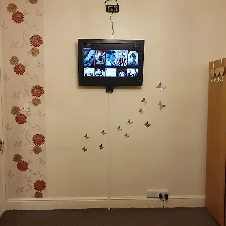 ** Lovely & Cosy Deluxe Double Bedroom + Parking**