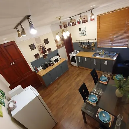 ** Lovely & Cosy Deluxe Double Bedroom + Parking**