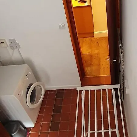 ** Lovely & Cosy Deluxe Double Bedroom + Parking** * ليدز