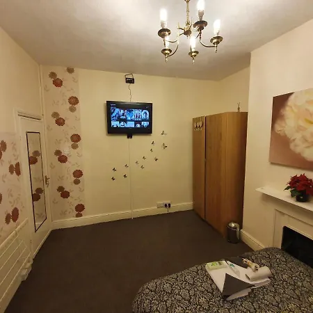 ** Lovely & Cosy Deluxe Double Bedroom + Parking** Alloggio in famiglia