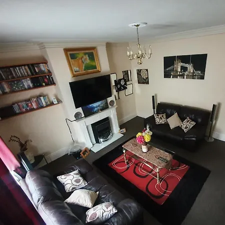 ** Lovely & Cosy Deluxe Double Bedroom + Parking** منزل للإقامة *